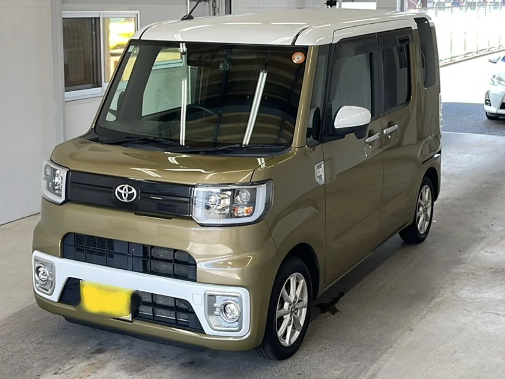 Toyota Pixis Mega LA710A 2022